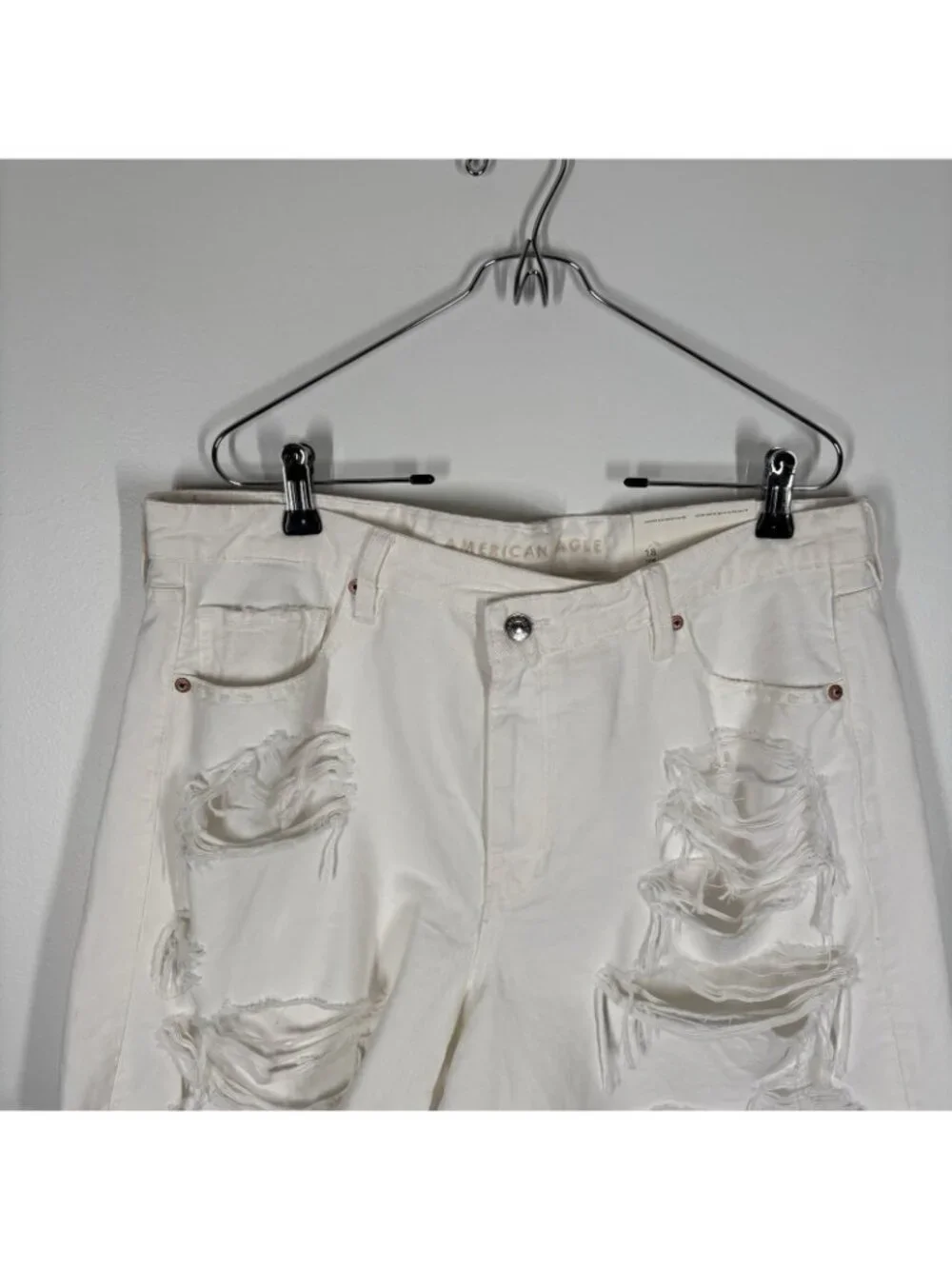 American Eagle Women 18 White Denim Distressed Highest Rise Baggy Shorts NWT